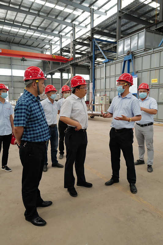黨工委委員、管委會(huì)副主任王峰?蒞臨我廠調(diào)研